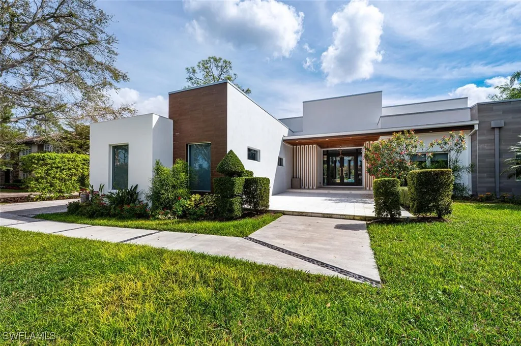 9240 The Lane Naples FL 34109
