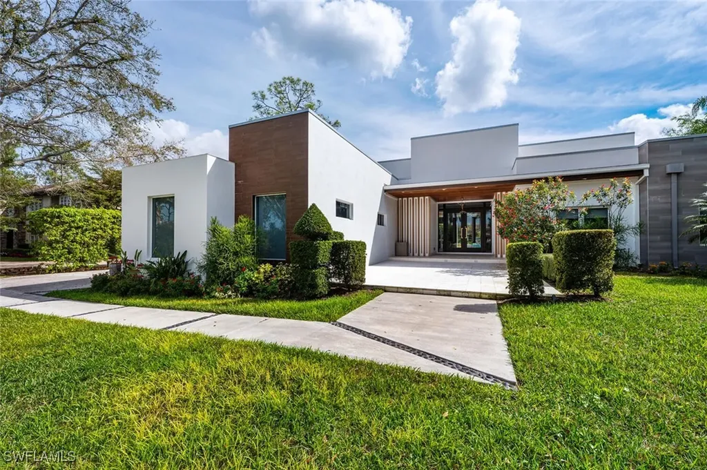 9240 The Lane Naples FL 34109