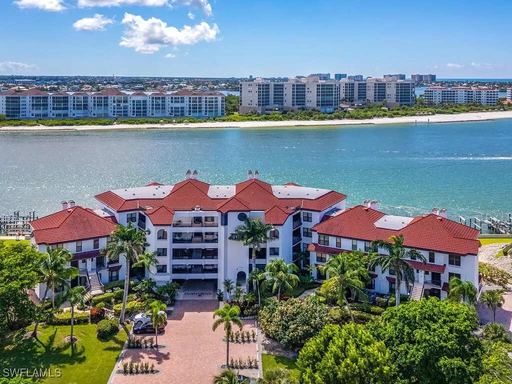 421 La Peninsula Boulevard Naples FL 34113