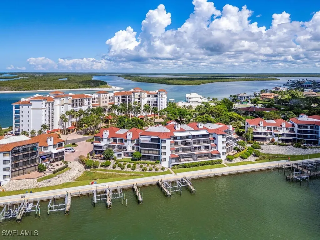 421 La Peninsula Boulevard Naples FL 34113