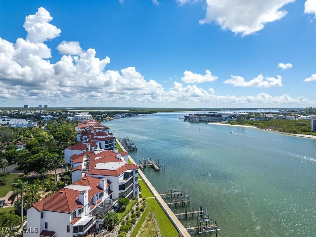 421 La Peninsula Boulevard Naples FL 34113