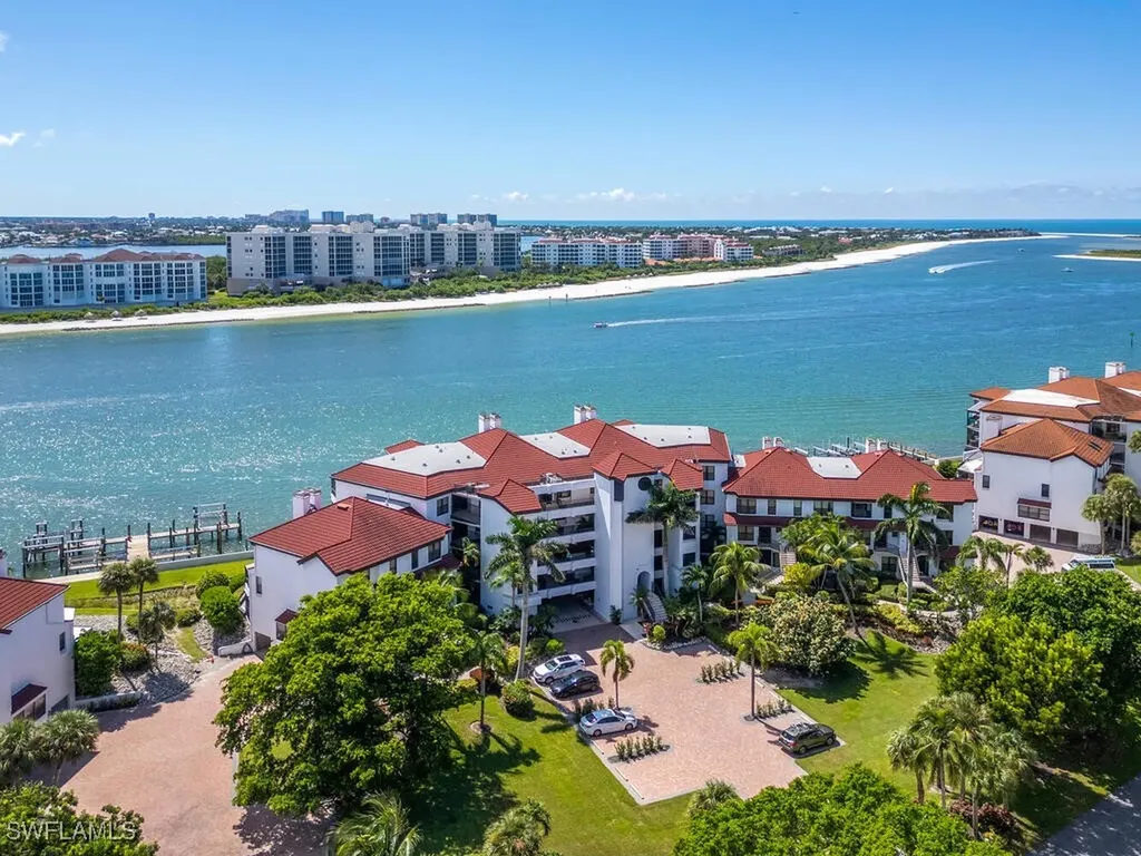 421 La Peninsula Boulevard Naples FL 34113