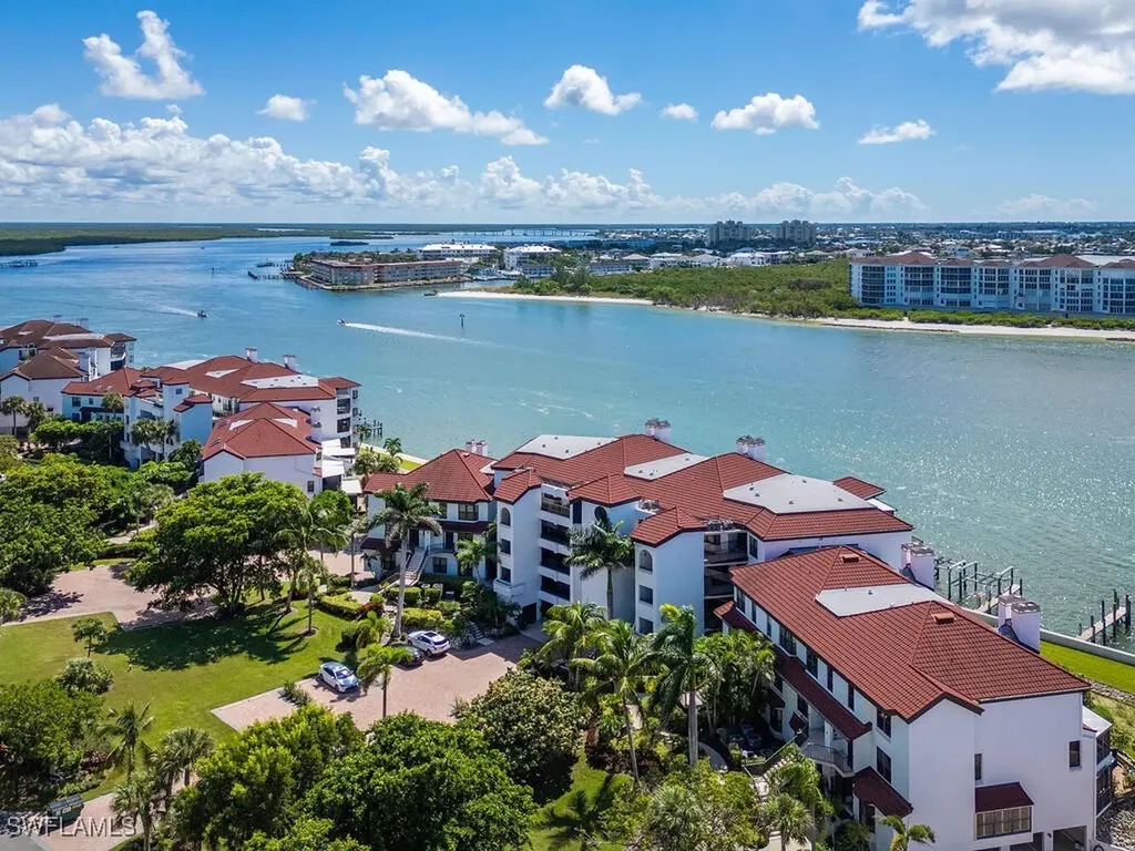 421 La Peninsula Boulevard Naples FL 34113