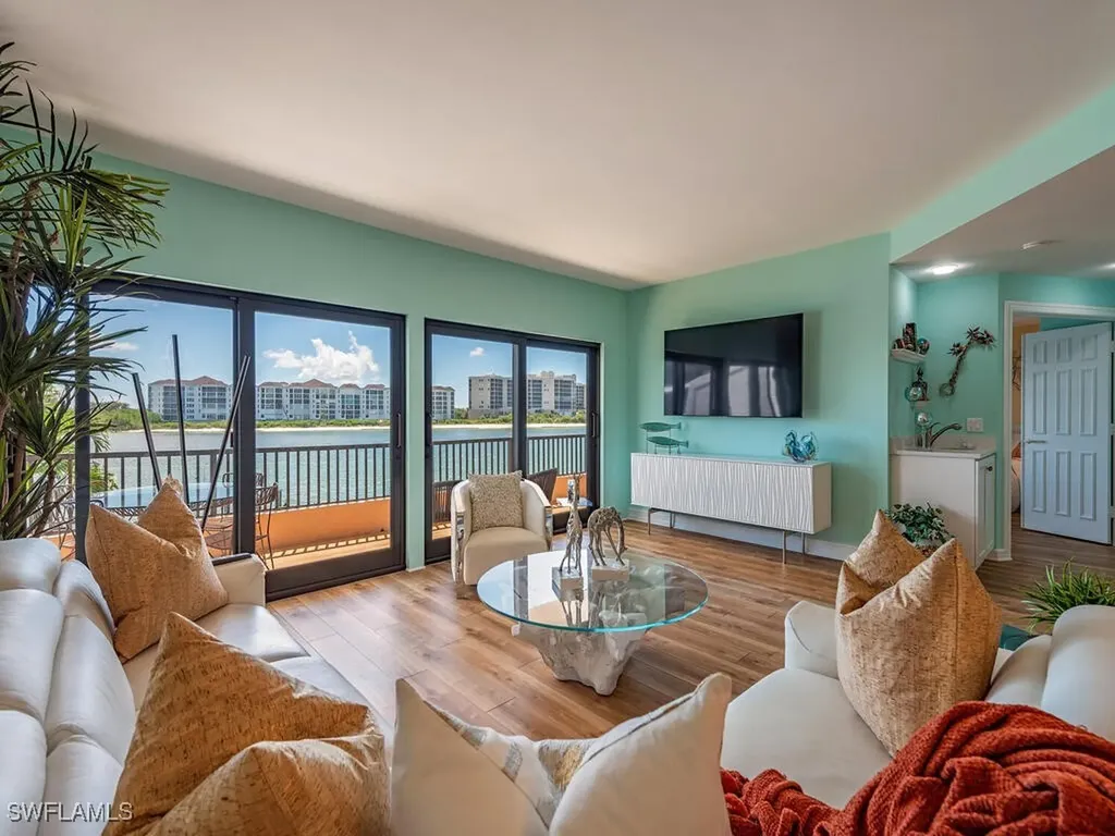 421 La Peninsula Boulevard Naples FL 34113