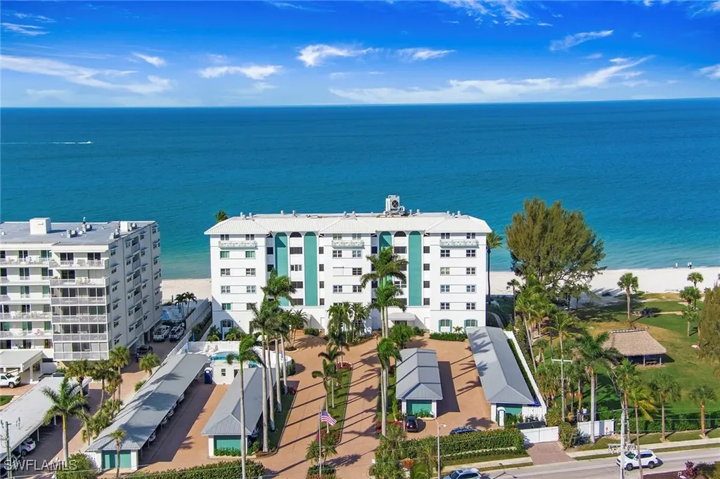 2011 Gulf Shore Boulevard N Naples FL 34102
