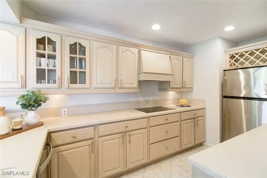 2011 Gulf Shore Boulevard N Naples FL 34102