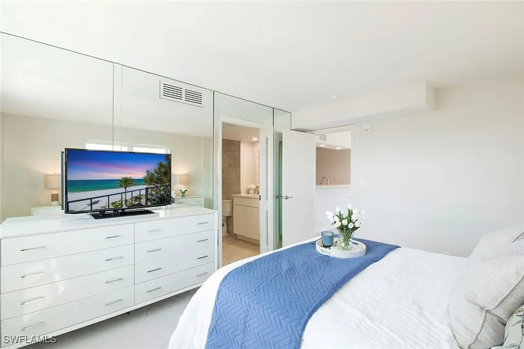 2011 Gulf Shore Boulevard N Naples FL 34102