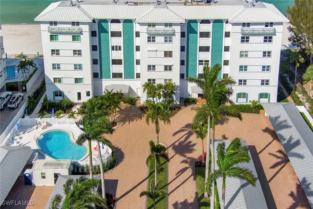 2011 Gulf Shore Boulevard N Naples FL 34102