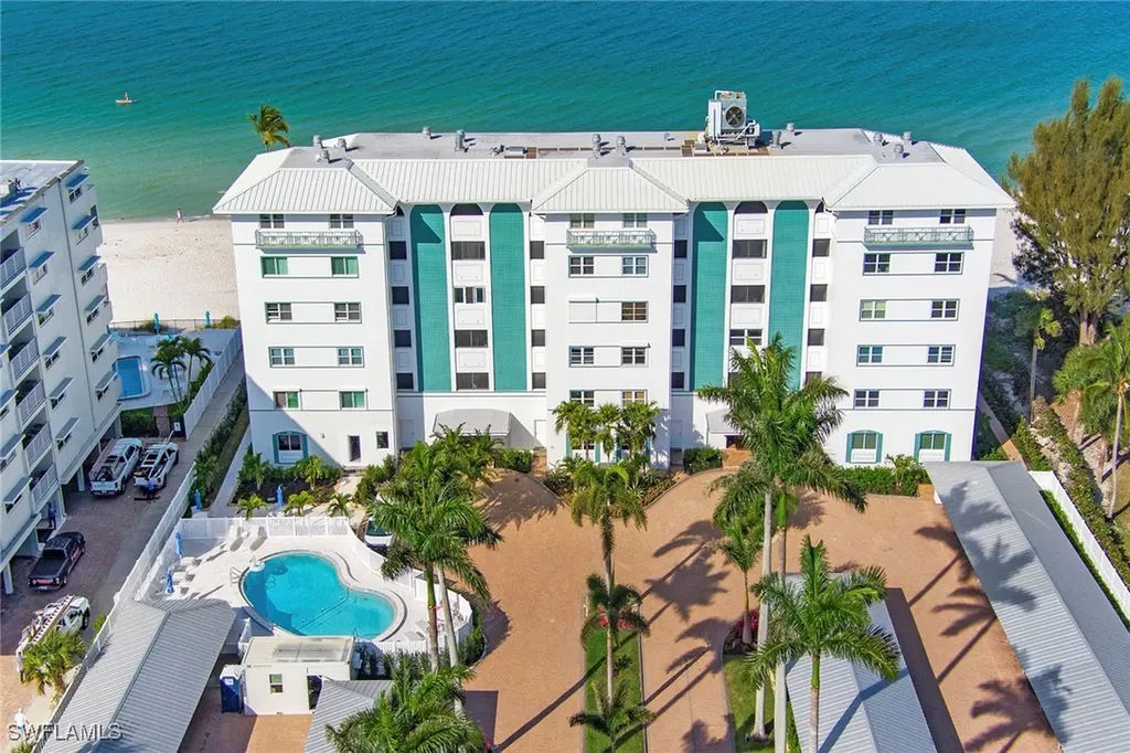 2011 Gulf Shore Boulevard N Naples FL 34102