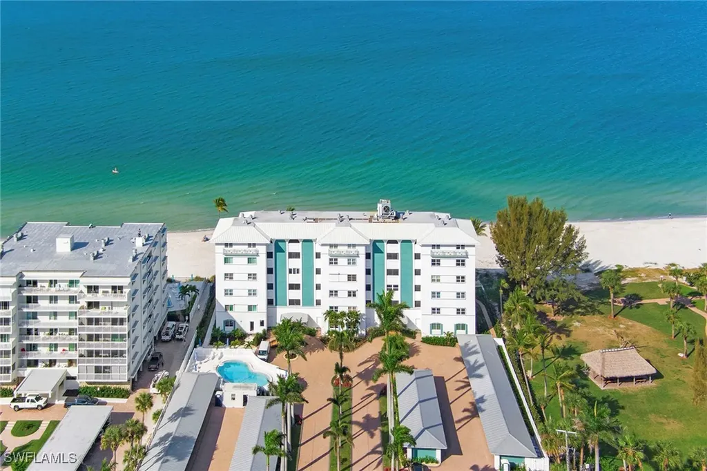 2011 Gulf Shore Boulevard N Naples FL 34102