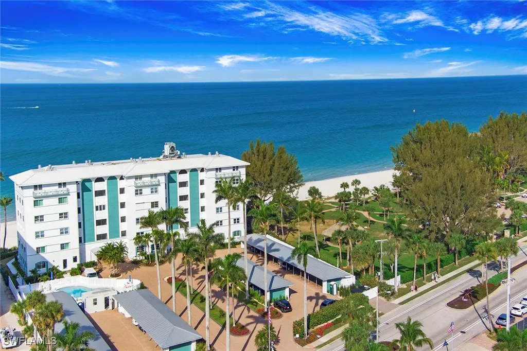 2011 Gulf Shore Boulevard N Naples FL 34102