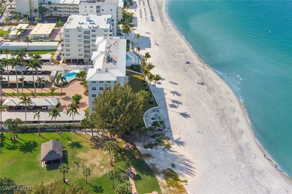 2011 Gulf Shore Boulevard N Naples FL 34102