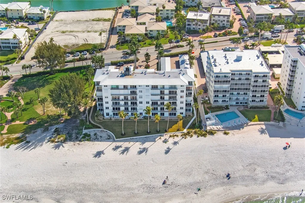 2011 Gulf Shore Boulevard N Naples FL 34102
