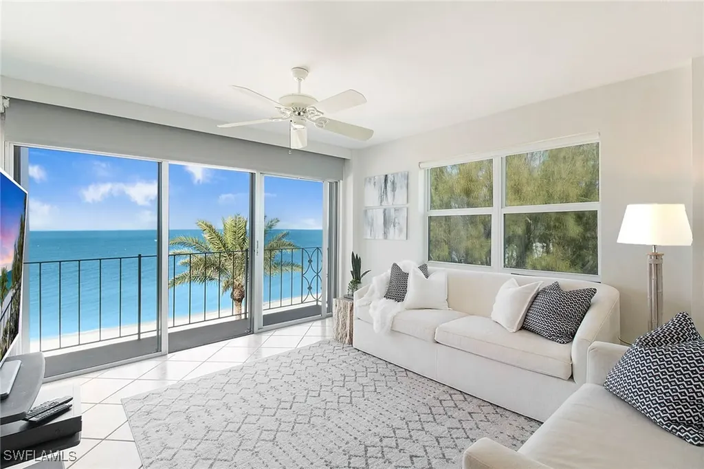 2011 Gulf Shore Boulevard N Naples FL 34102