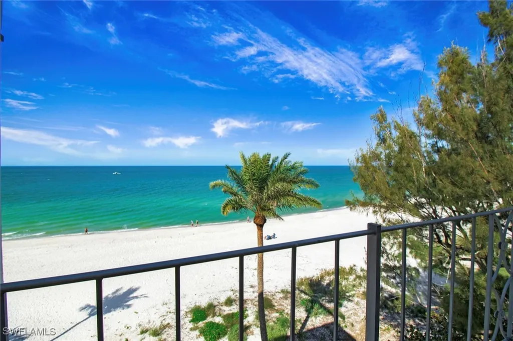2011 Gulf Shore Boulevard N Naples FL 34102
