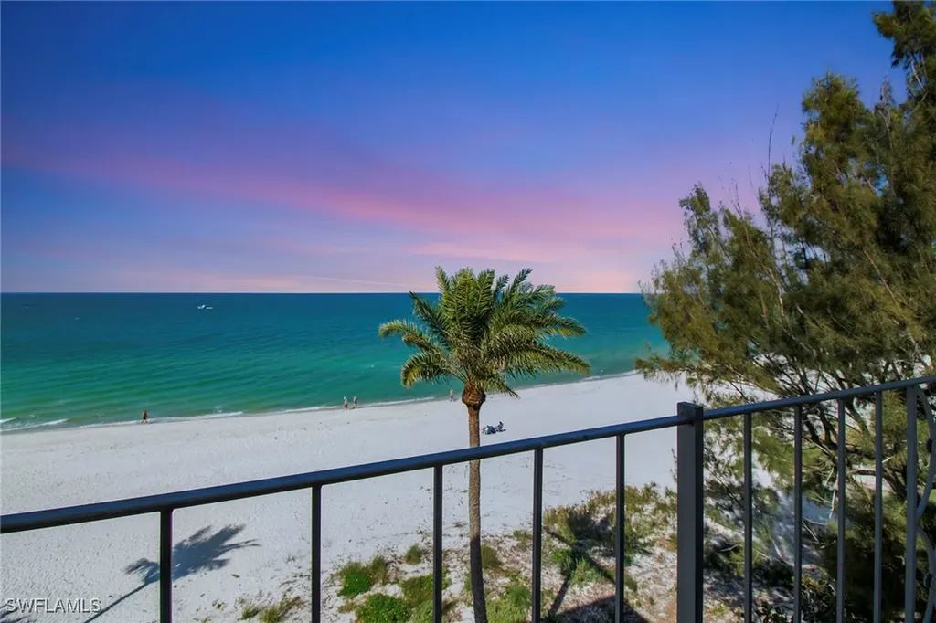 2011 Gulf Shore Boulevard N Naples FL 34102