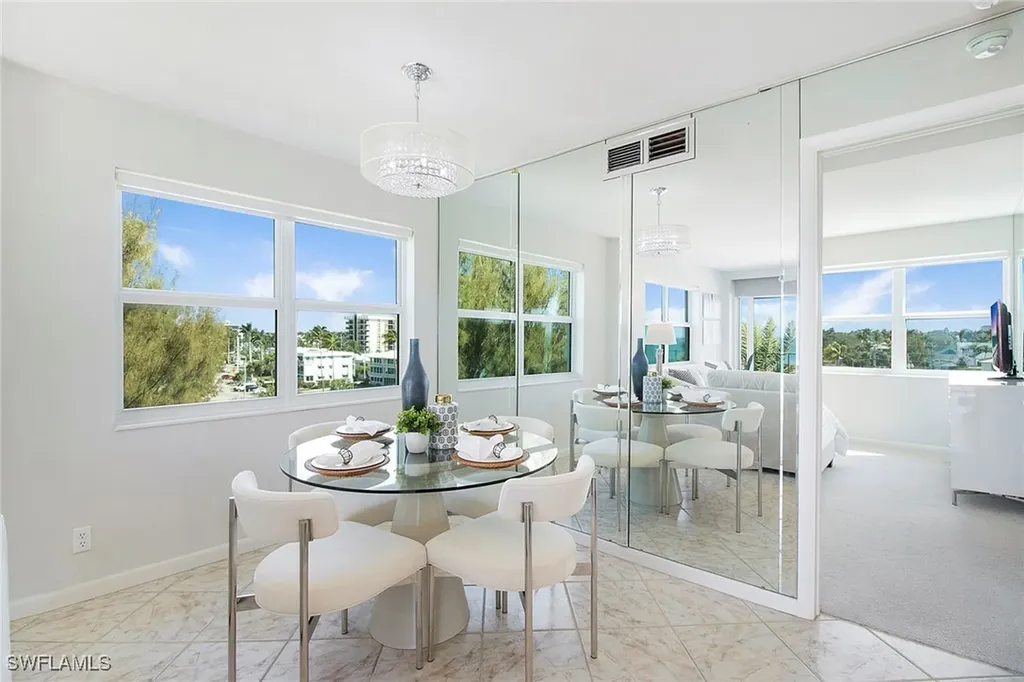 2011 Gulf Shore Boulevard N Naples FL 34102