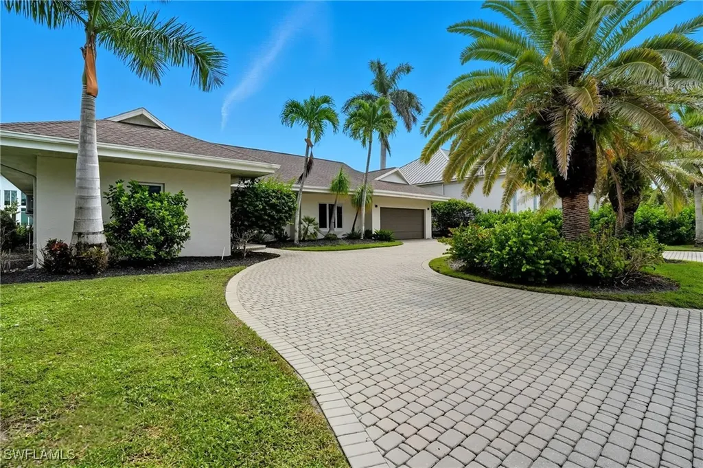 5122 Starfish Avenue Naples FL 34103