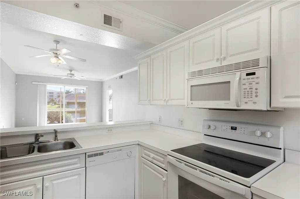 8550 Kingbird Loop Estero FL 33967