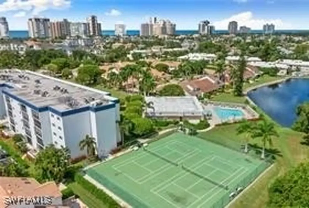 575 Park Shore Drive Naples FL 34103