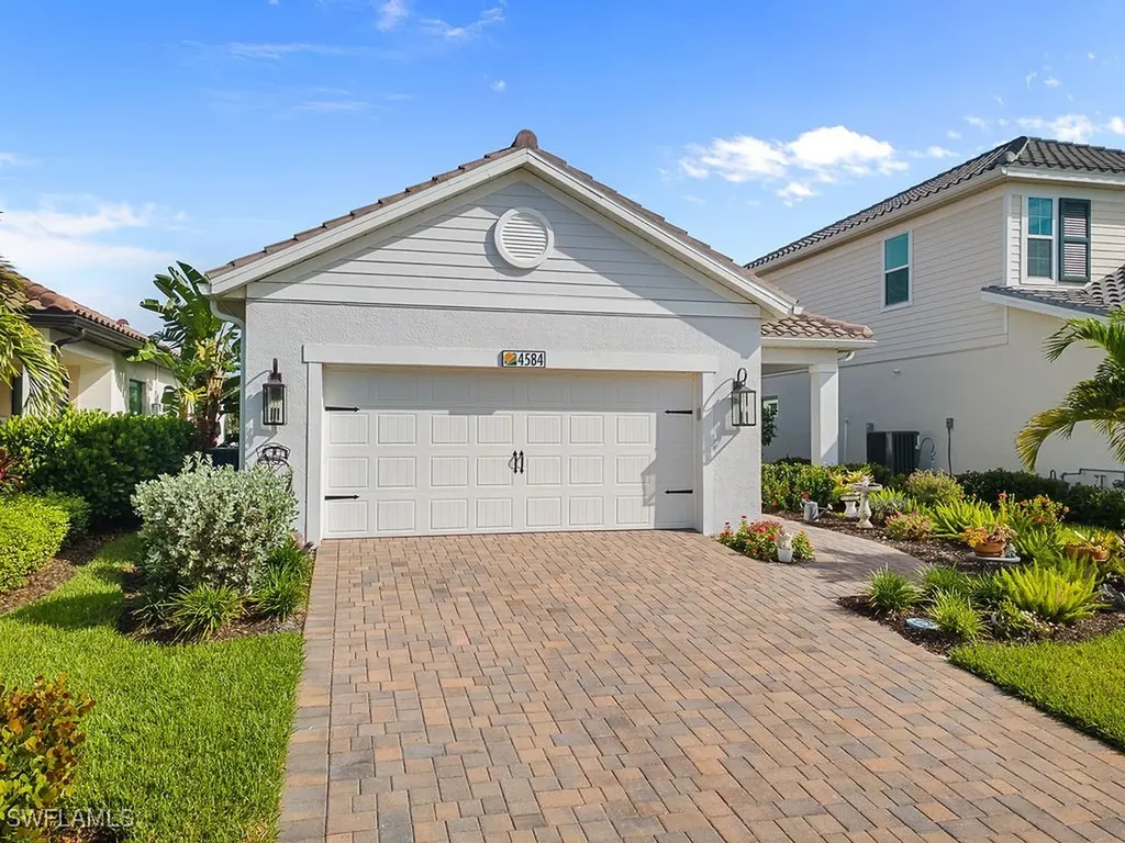 4584 Centaurus Circle Naples FL 34120