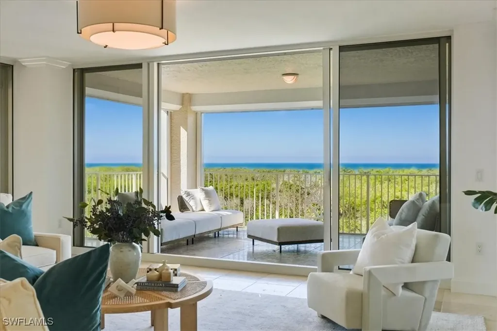 6597 Nicholas Boulevard Naples FL 34108