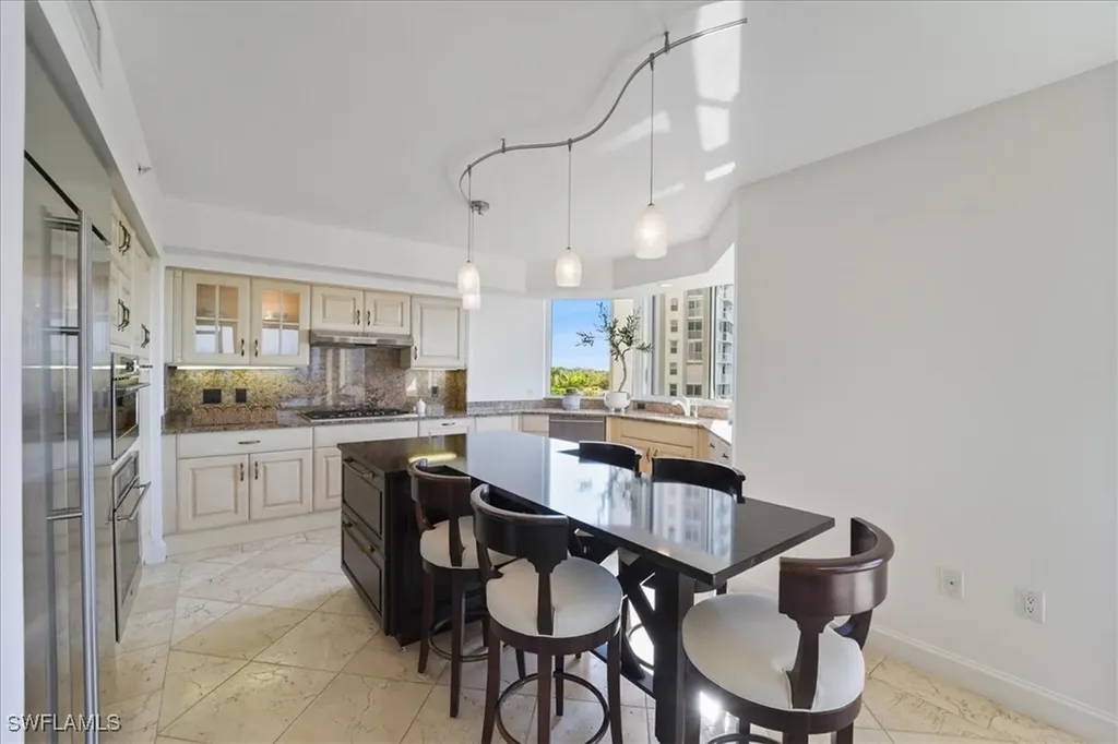 6597 Nicholas Boulevard Naples FL 34108