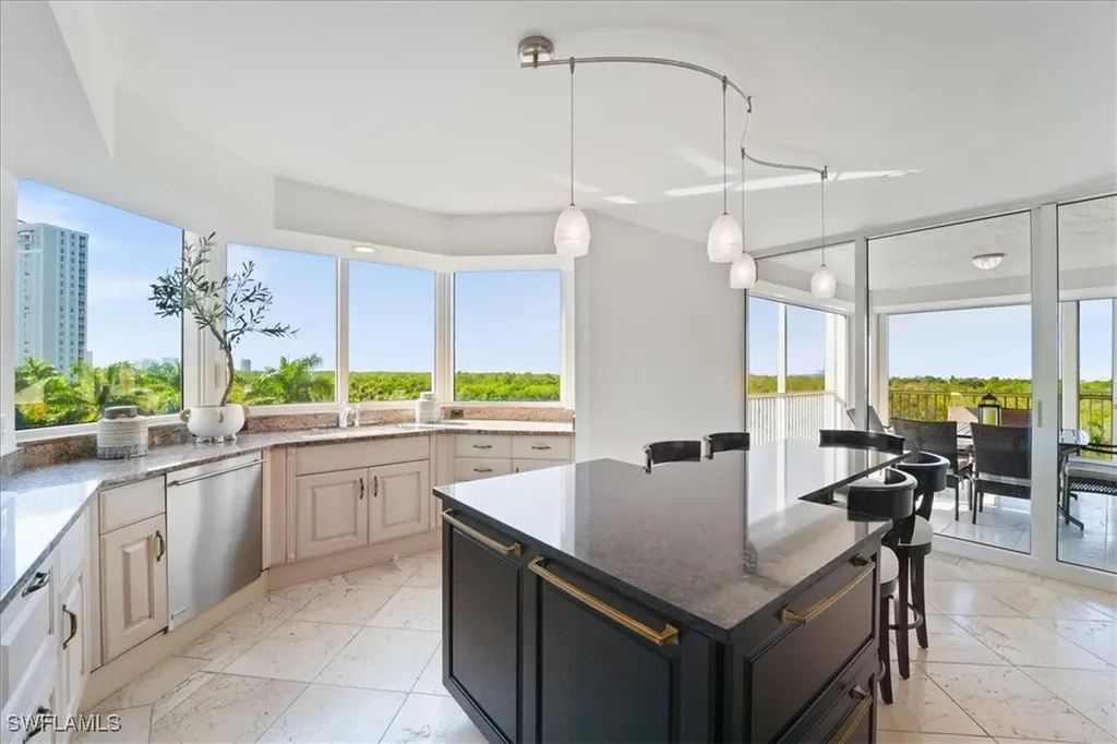 6597 Nicholas Boulevard Naples FL 34108