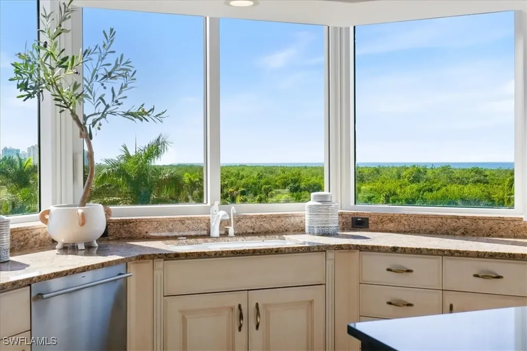 6597 Nicholas Boulevard Naples FL 34108