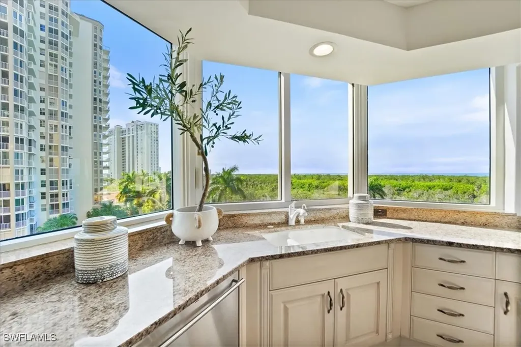6597 Nicholas Boulevard Naples FL 34108