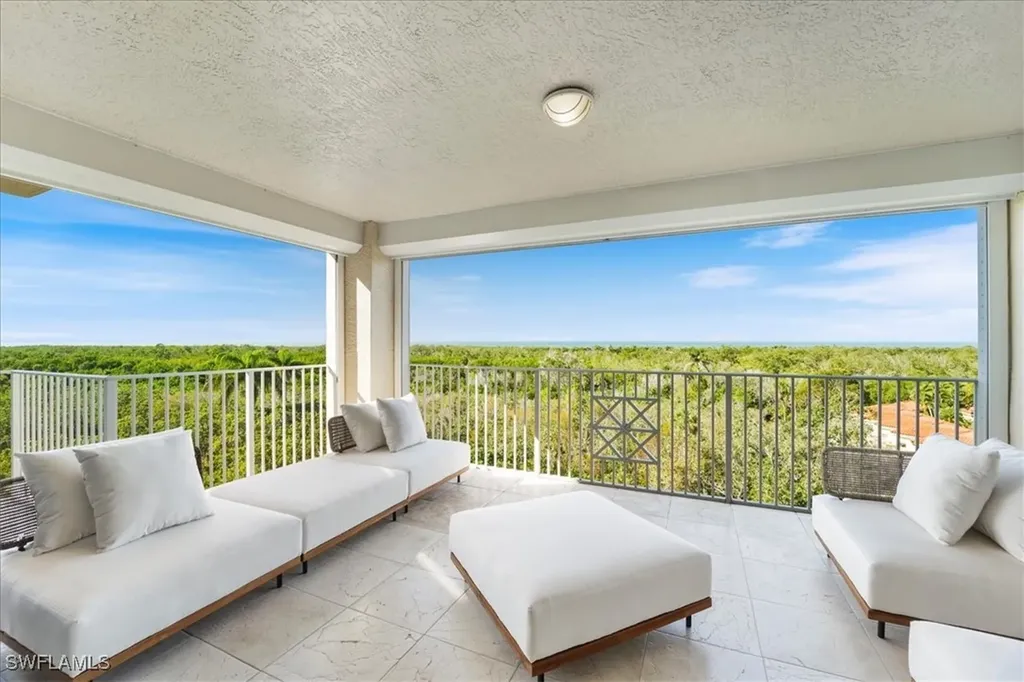 6597 Nicholas Boulevard Naples FL 34108