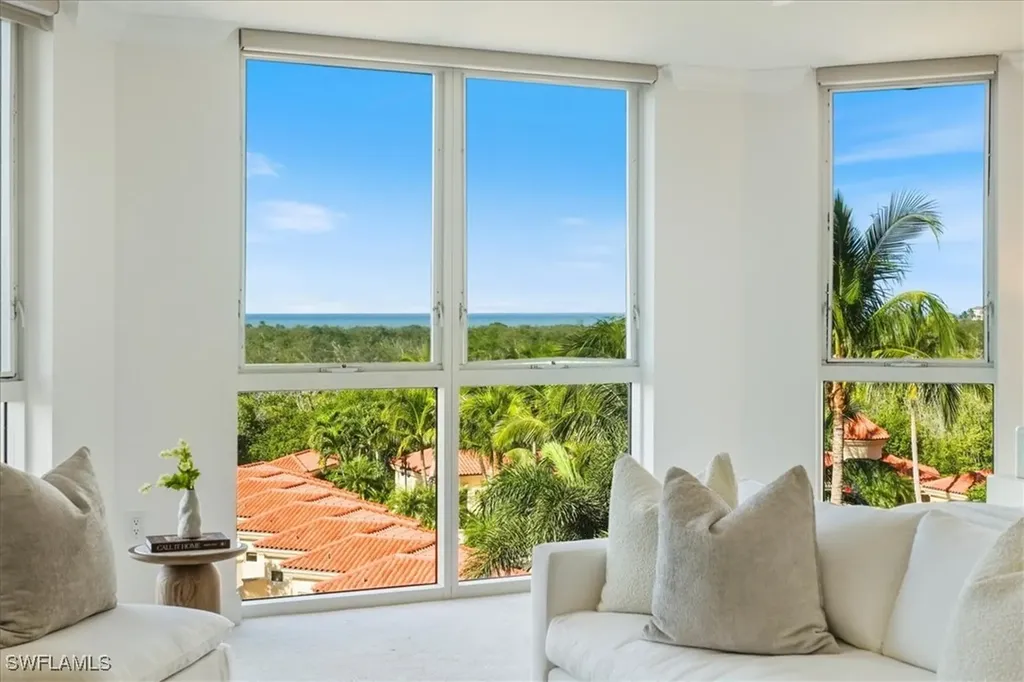 6597 Nicholas Boulevard Naples FL 34108