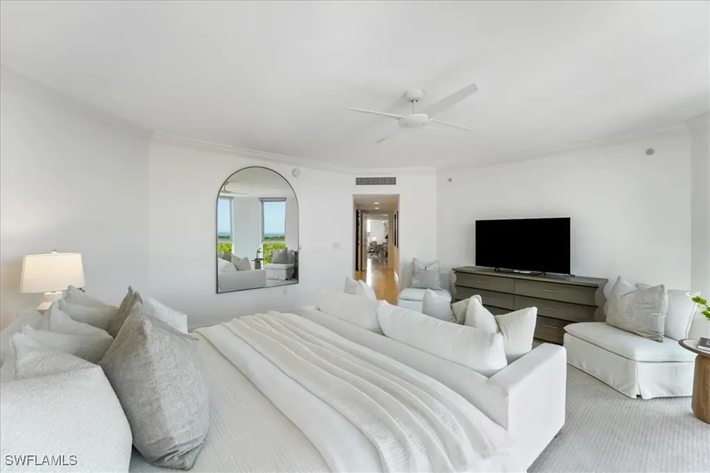 6597 Nicholas Boulevard Naples FL 34108