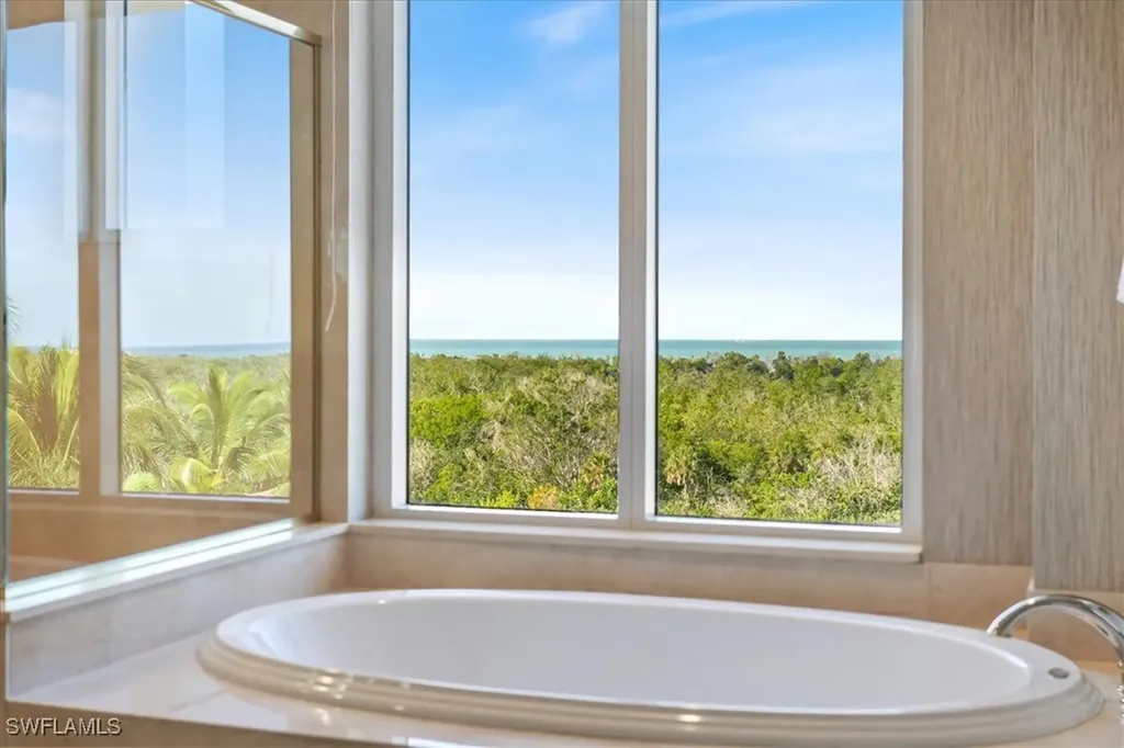 6597 Nicholas Boulevard Naples FL 34108