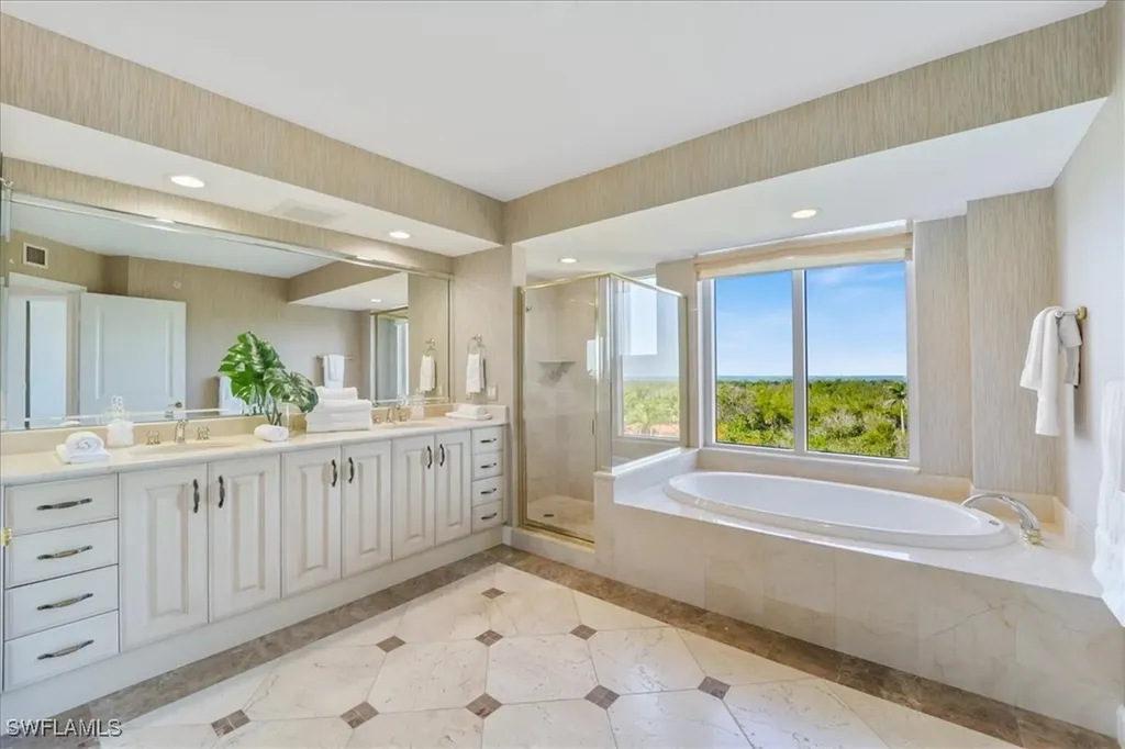6597 Nicholas Boulevard Naples FL 34108