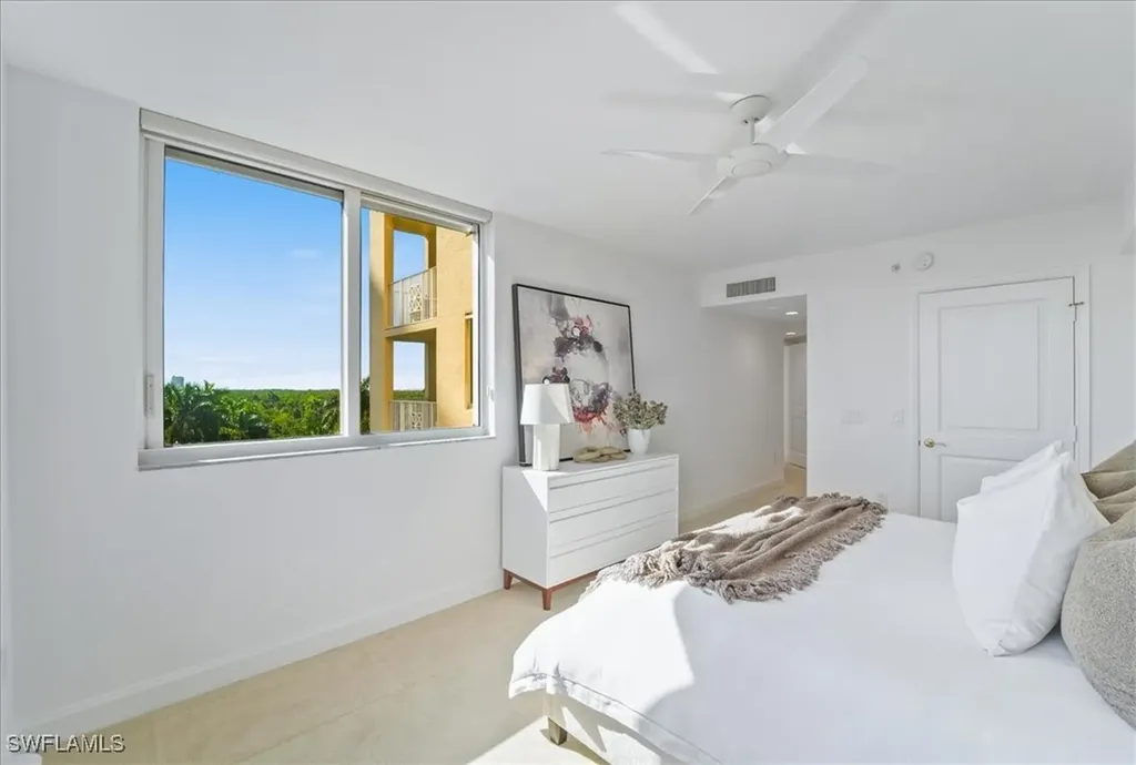6597 Nicholas Boulevard Naples FL 34108