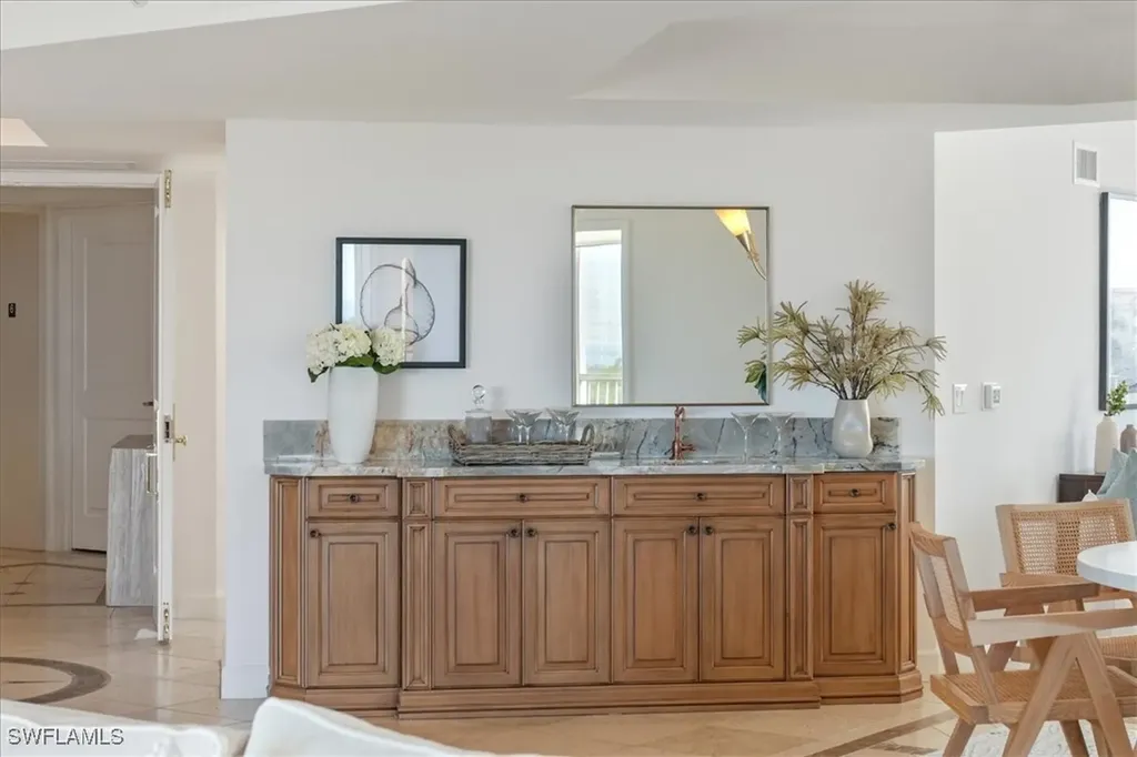 6597 Nicholas Boulevard Naples FL 34108