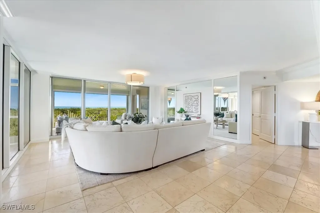 6597 Nicholas Boulevard Naples FL 34108