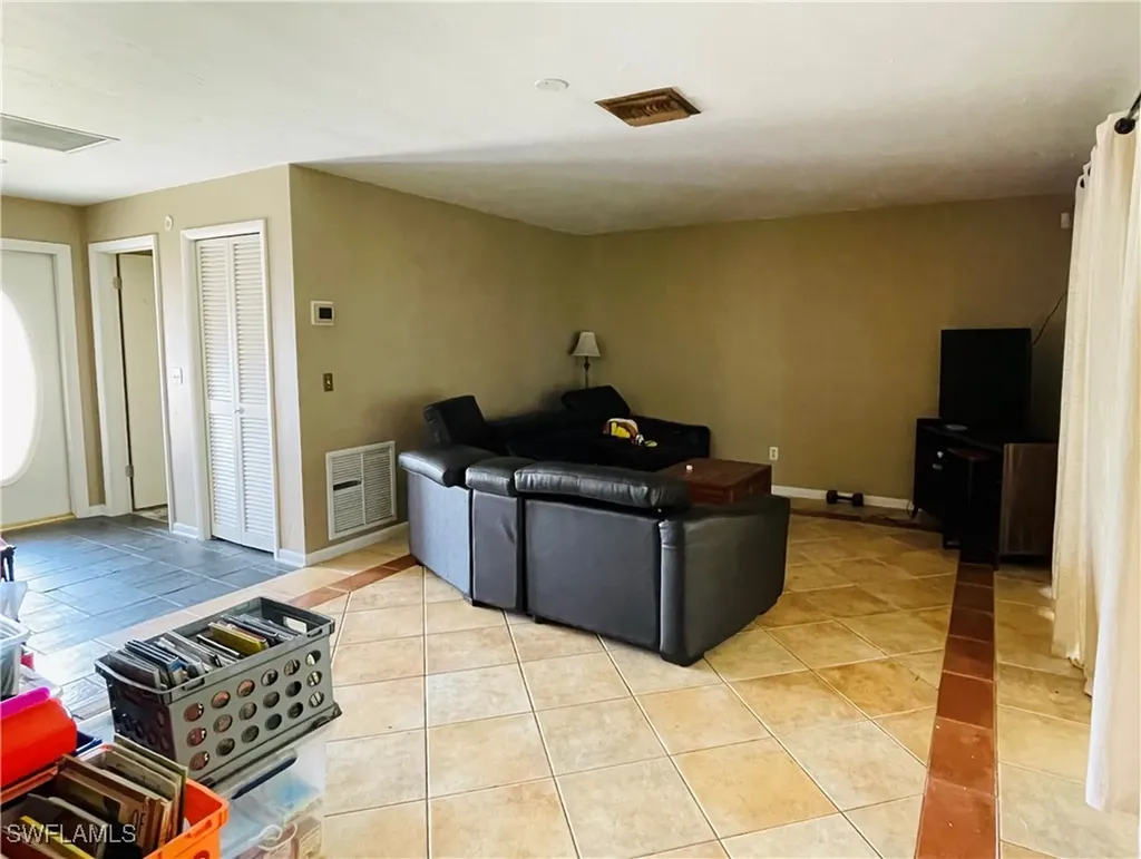 547 Eastwood Drive Naples FL 34110