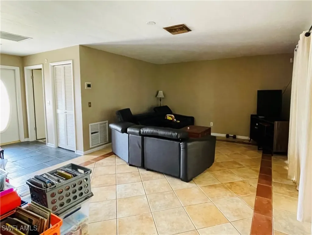 547 Eastwood Drive Naples FL 34110