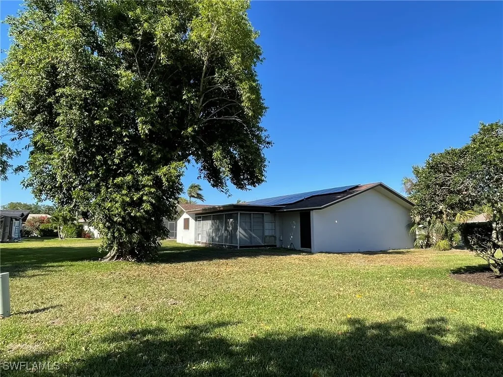 547 Eastwood Drive Naples FL 34110