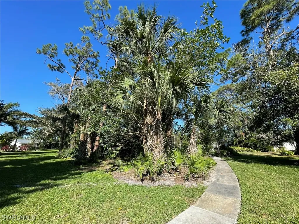 547 Eastwood Drive Naples FL 34110