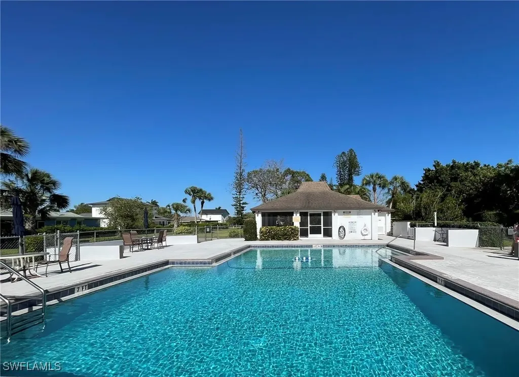 547 Eastwood Drive Naples FL 34110