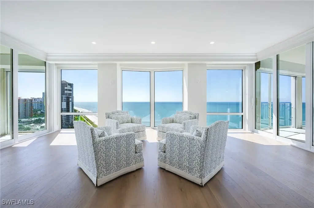 Naples FL, 4601 Gulf Shore Boulevard N, Unit 17