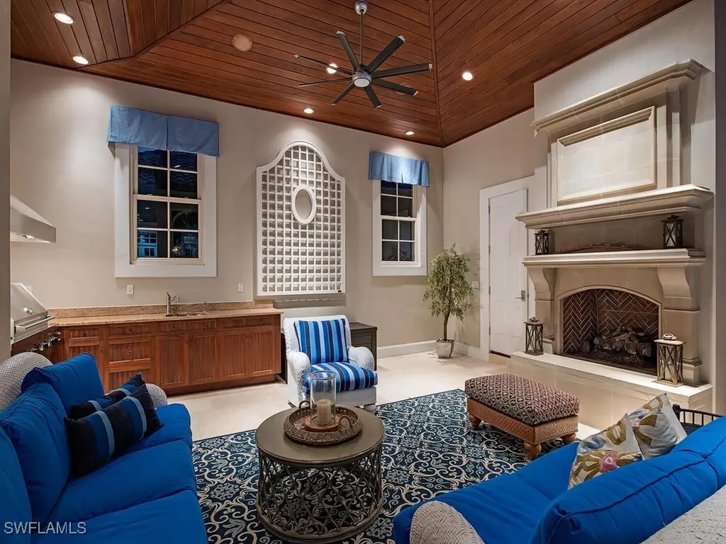 1975 Gulf Shore Boulevard S Naples FL 34102