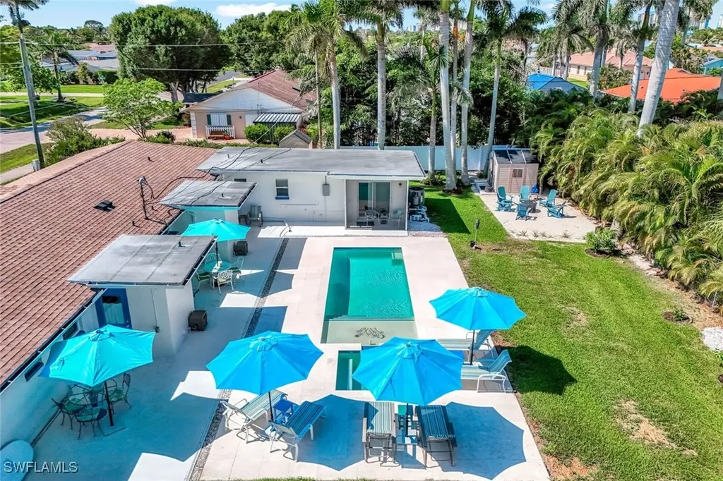 10095 7th Street N Naples FL 34108
