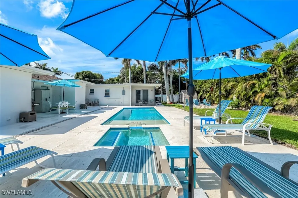 10095 7th Street N Naples FL 34108