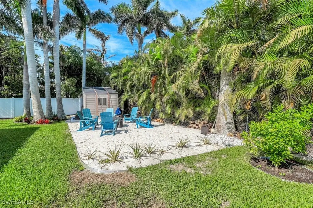 10095 7th Street N Naples FL 34108