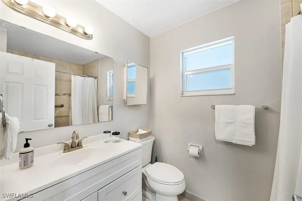 10095 7th Street N Naples FL 34108