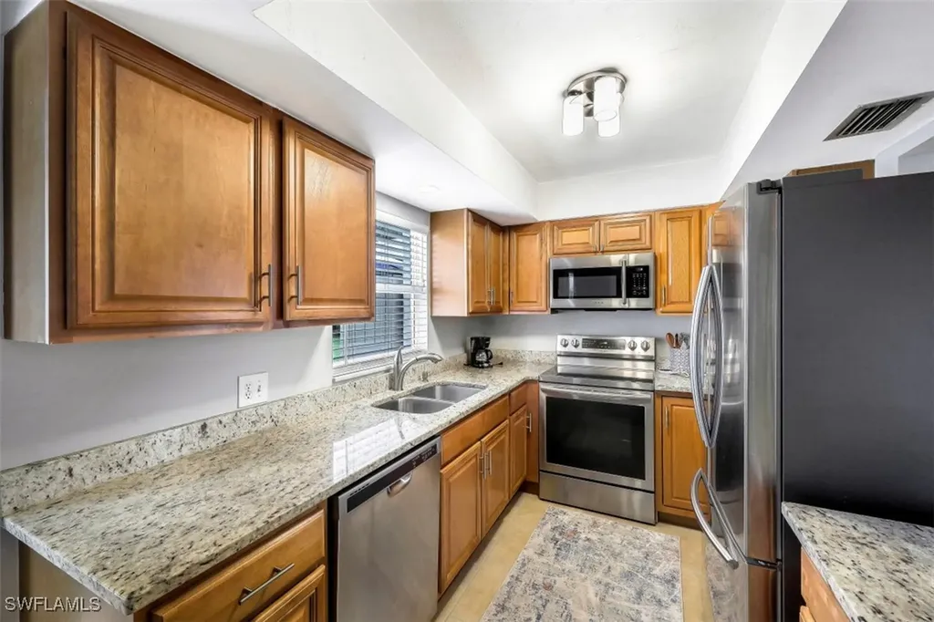 10095 7th Street N Naples FL 34108